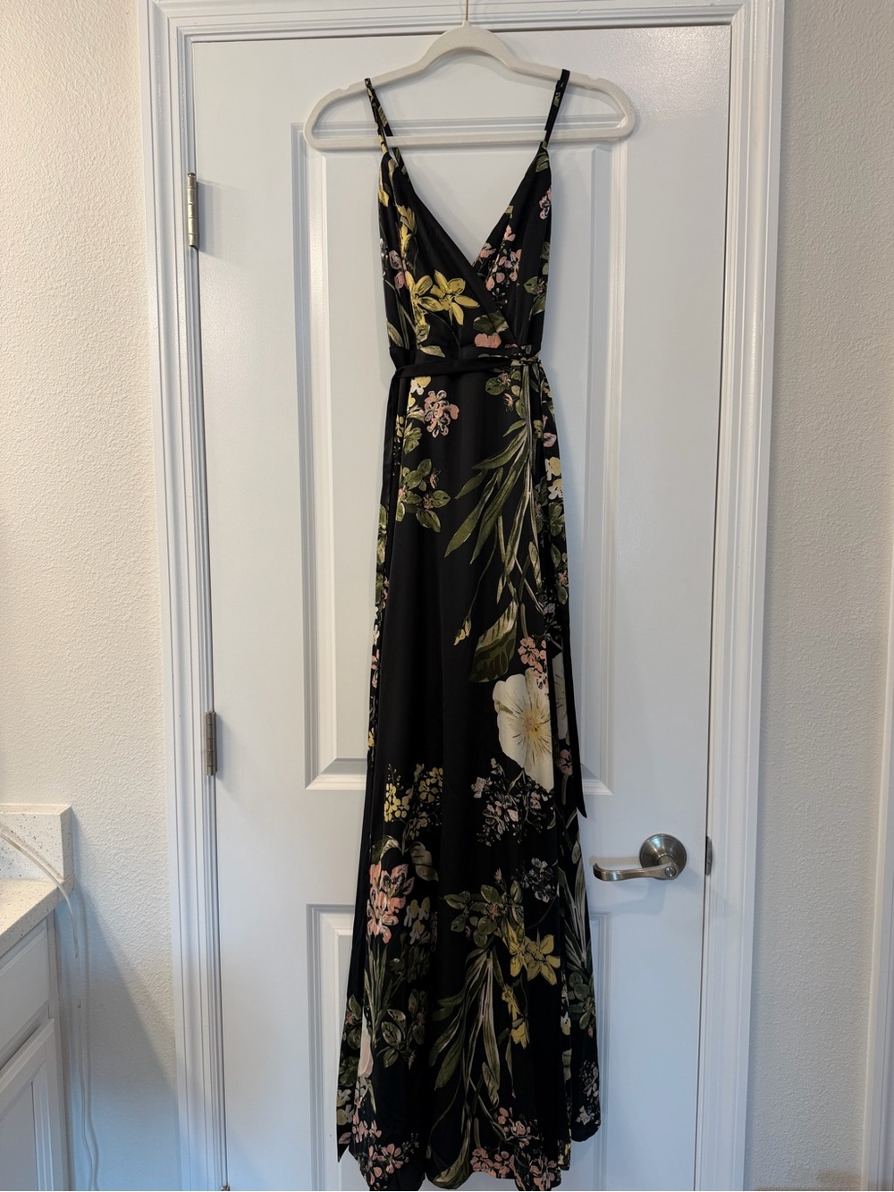 Lulu's Black Floral Wrap Maxi Dress with Green and Blush Print- NEW WITH TAGS XS - Picture 6 of 10